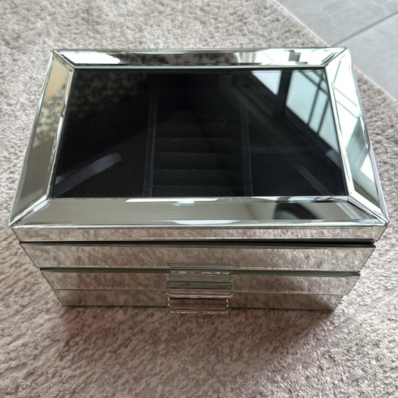 Tahari 2-Drawer, See-Thru Top, 24 Rings, 3 Top Compartment, Mirrored Jewelry Box - Picture 3 of 16